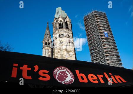 13.01.2023, Allemagne, , Berlin - Europe - vue sur l'église du souvenir Kaiser Wilhelm sur Kurfürstendamm dans le quartier de Charlottenburg-Wilmersdorf. 0SL Banque D'Images