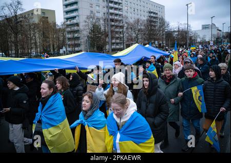 24.02.2023, Allemagne, , Berlin - Europe - à l'anniversaire du début de la guerre de la Russie en Ukraine, une manifestation pacifique avec plusieurs millia Banque D'Images