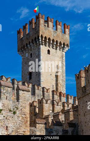 Château de Scaliger, Castello Scaligero, Sirmione, Lac de Garde, Brescia, Italie, Europe Banque D'Images