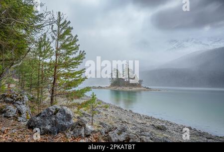 Eibsee près de Garmisch-Partenkirchen, île Banque D'Images