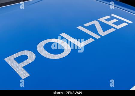 Voiture de police, détail, écriture de 'Polizei' sur voiture d'escouade, Wilhelmshaven, Basse-Saxe, Allemagne Banque D'Images