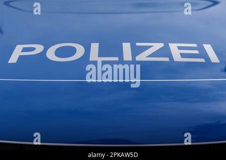 Voiture de police, détail, écriture de 'Polizei' sur voiture d'escouade, Wilhelmshaven, Basse-Saxe, Allemagne Banque D'Images
