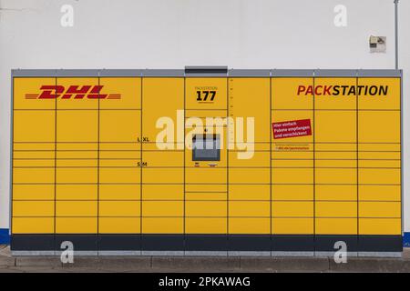 DHL Packstation 177, à une STATION-service À JET, photo de symbole, ramassage et dépôt de colis à toute heure, Wilhelmshaven, Basse-Saxe, Allemagne Banque D'Images