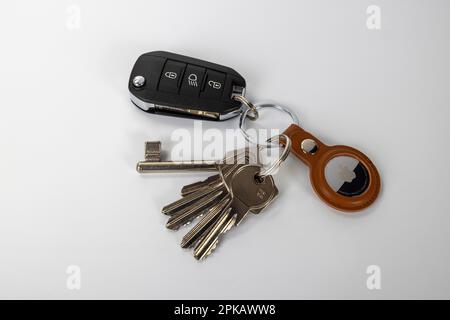 Porte-clés avec porte-clés Apple AIRTAG, clé de voiture, fond blanc, Banque D'Images