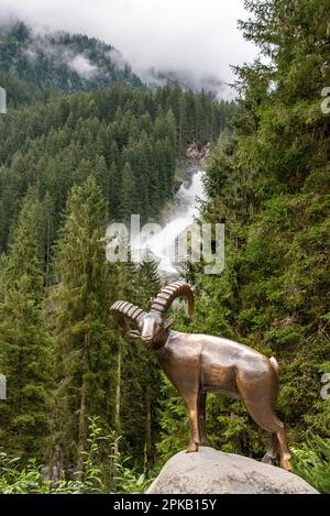 Vue panoramique sur les célèbres cascades de Krimml dans le parc national de High Tauern en Autriche Banque D'Images