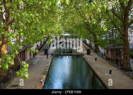 Canal calme Saint Martin à Paris en été, France Banque D'Images