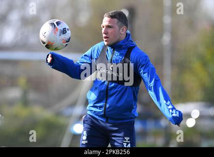 John Rooney, du club de football de l'Association sportive d'Oldham, lors de l'entraînement athlétique d'Oldham à Chapel Road, Oldham, le jeudi 6th avril 2023. (Photo : Eddie Garvey | ACTUALITÉS MI) Credit : ACTUALITÉS MI et sport /Actualités Alay Live Banque D'Images