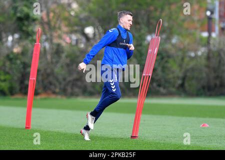 Mark Kitching du club de football de la Oldham Athletic Association lors de l'entraînement athlétique d'Oldham à Chapel Road, Oldham, le jeudi 6th avril 2023. (Photo : Eddie Garvey | ACTUALITÉS MI) Credit : ACTUALITÉS MI et sport /Actualités Alay Live Banque D'Images