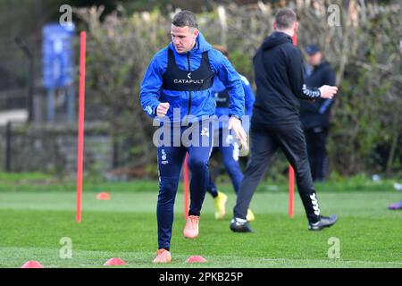 John Rooney, du club de football de l'Association sportive d'Oldham, lors de l'entraînement athlétique d'Oldham à Chapel Road, Oldham, le jeudi 6th avril 2023. (Photo : Eddie Garvey | ACTUALITÉS MI) Credit : ACTUALITÉS MI et sport /Actualités Alay Live Banque D'Images