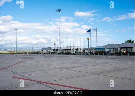 Aéroport de Paphos, Chypre - 20 mars 2023 - vue sur le tarmac de l'aéroport international de Paphos Banque D'Images