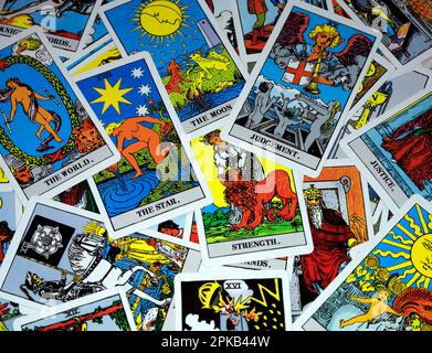 Cartes de Tarot-disposition dispersée Banque D'Images