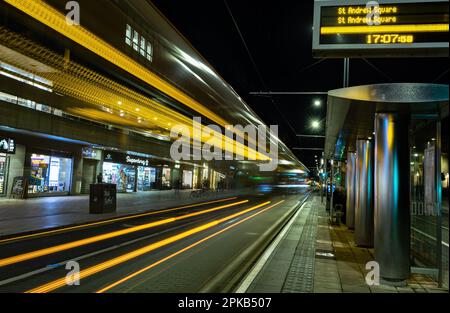 Edinburgh Tram Light Trail, Princes Street, Écosse, Royaume-Uni Banque D'Images