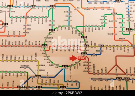 Japon, Honshu, Tokyo, Yurakucho, carte en japonais montrant le système métropolitain de trains JR Banque D'Images