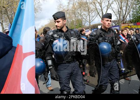 11ème journée de mobilisation contre la forme des réunions, les syndicats toujours unis malgré l'arrivée à la tête de la CGT de Sophie Binet Banque D'Images