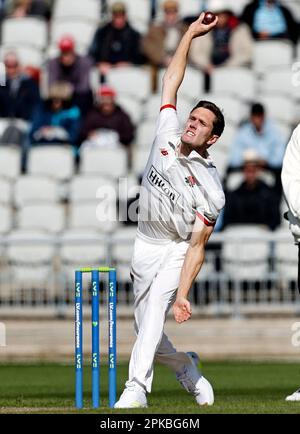 6th avril 2023 ; Old Trafford, Manchester, Angleterre : championnat de comté de la division 1, Lancashire versus Surrey Day 1 ; will Williams de Lancashire Banque D'Images