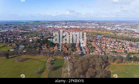 Vue aérienne de drone sur le beau quartier de Wollaton Nottingham. Un temps incroyable sur la ville britannique. Photo de haute qualité Banque D'Images