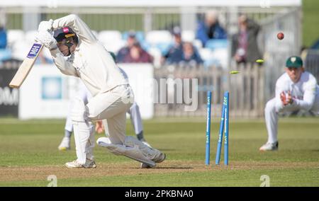 County Cricket Championship - Derbyshire County Cricket Club et Worcestershire County Cricket Club au terrain du comté de Enf à Derby, Royaume-Uni du 09 avril 2023 au 12 avril 2023. Photo Wayne Madsen Bowled (Derbyshire CCC) au terrain du comté d'Incora à Derby, Royaume-Uni crédit: Mark Dunn/Alay Live News Banque D'Images