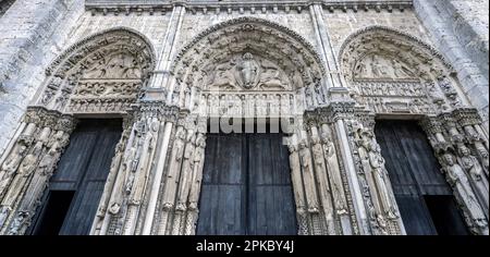 Les trois portails de l'entrée Ouest, la cathédrale de Chartres, France Banque D'Images