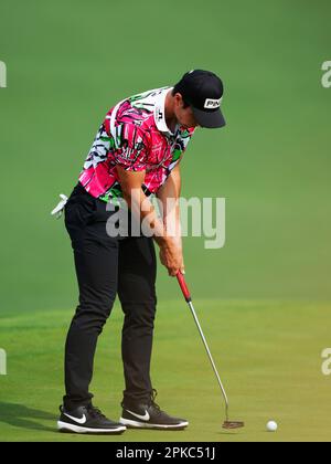 Augusta, États-Unis. 6th avril 2023. Viktor Hovland de Norvège pute lors de la première partie du tournoi de golf Masters 2023 au club de golf national d'Augusta, aux États-Unis, sur 6 avril 2023. Crédit : Wu Xiaoling/Xinhua/Alay Live News Banque D'Images