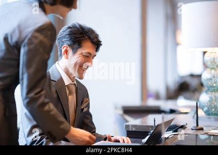 Le personnel de l'hôtel au travail Banque D'Images