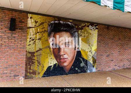Tupelo, MS - janvier 2023: Elvis Presley peint la murale dans le centre-ville de Tupelo, Mississippi Banque D'Images