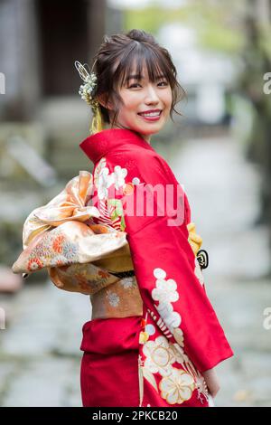 Jeune femme à Kimono Banque D'Images