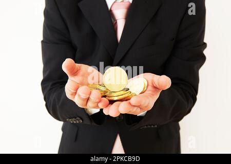 Homme en costume avec bitcoin Banque D'Images