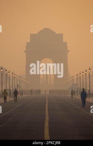 Belle matinée brumeuse de la porte de l'Inde, vue matinale, New Delhi Banque D'Images