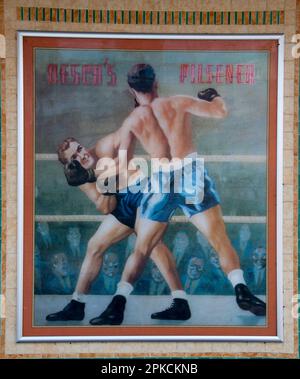 Brasserie à l'ancienne faisant de la publicité sur un mur de pub, Manly, Nouvelle-Galles du Sud, Australie Banque D'Images