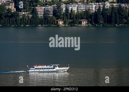 Traversier sur le lac de Lugano Banque D'Images