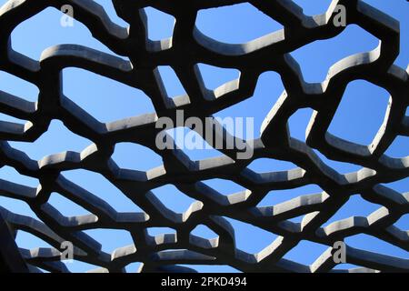 Panneaux muraux, façade du Mucem, l'histoire du Musée des civilisations de l'Europe et de la Méditerranée, Marseille, France Banque D'Images