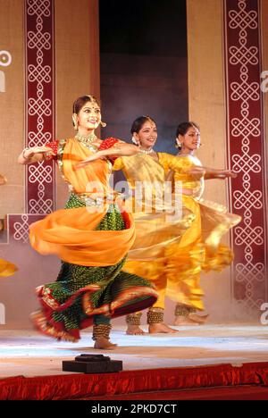 Danse Kathak au festival Natiyanjali au temple de Perur, Tamil Nadu, Inde Banque D'Images