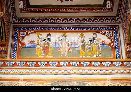 Peinture mythologique colorée sur le mur intérieur du musée Dr. Ramnath Podar Haveli, un musée du patrimoine culturel qui abrite le style de vie Rajasthani, Banque D'Images