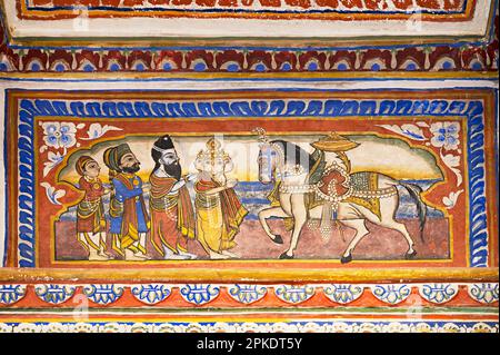 Peinture mythologique colorée sur le mur intérieur du musée Dr. Ramnath Podar Haveli, un musée du patrimoine culturel qui abrite le style de vie Rajasthani, Banque D'Images