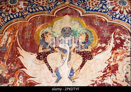 Peinture mythologique colorée sur le mur intérieur du musée Kamal Morarka Haveli à Shekhawati. Marwari marchands construit grand havelis dans la elle Banque D'Images