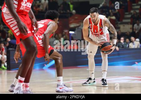 Belgrade, Serbie, 6 avril 2023. Luca Vildoza de Crvena Zvezda met Belgrade en action lors du match Euroligue 2022/2023 de Turkish Airlines entre Crvena Zvezda MTS Belgrade et Olympiacos Pirée à la salle Nikolic d'Aleksandar à Belgrade, Serbie. 6 avril 2023. Crédit : Nikola Krstic/Alay Banque D'Images