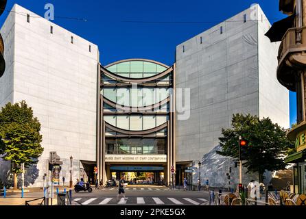 Nice, France - 30 juillet 2022: Musée d'Art moderne et contemporain Musée MAMAC Musée d'Art moderne et contemporain dans le quartier de Carabace à Nice Banque D'Images