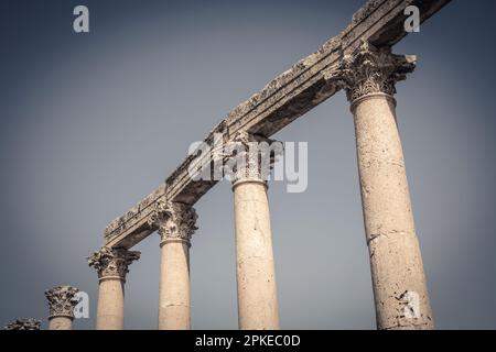 colonnade dans l'ancienne ville de Jerash en Jordanie Banque D'Images