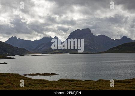 Fjords de l'île de Moskenesøya, Lofoten, Norvège Banque D'Images