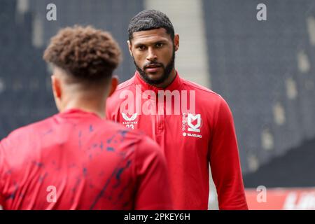 Milton Keynes, Royaume-Uni. 7th avril 2023. Milton Keynes Dons Zak Jules avant le match de la Sky Bet League 1 entre MK Dons et Portsmouth au stade MK, Milton Keynes, le vendredi 7th avril 2023. (Photo : John Cripps | MI News) Credit : MI News & Sport /Alay Live News Banque D'Images