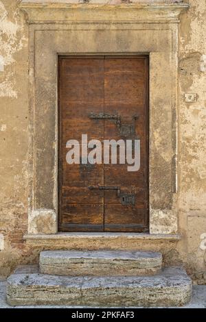 Portes en bois de caractère en Toscane Banque D'Images