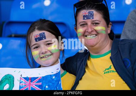 Wimbledon, Londres, Royaume-Uni. 7 avril 2023. Fille de supporters australiens avec des visages peints à la Commbank Australia Matilda v Scotland équipe nationale féminine au stade Cherry Red Records, Plough Lane Wimbledon crédit: amer ghazzal/Alamy Live News Banque D'Images