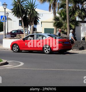 Taxi rouge Lanzarote. Prise février / mars 2023. Banque D'Images