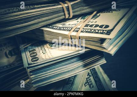 Gros tas de billets de banque en dollars américains. Devise des États-Unis d'Amérique. Thème Commerce et économie. Banque D'Images