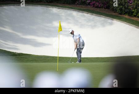 Augusta, États-Unis. 07th avril 2023. Gary Woodland se met sur le green 13th lors de la deuxième partie du tournoi de Masters au club de golf national d'Augusta, Géorgie, vendredi, 7 avril 2023. Photo de Bob Strong/UPI crédit: UPI/Alay Live News Banque D'Images