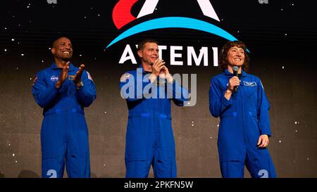 Christina H. Koch, astronaute américaine, Artemis II Mission Specialist, a prononcé une allocution lors de l'événement d'annonce de l'équipage de la NASA à Houston, aux États-Unis, le 3 avril 2023. Banque D'Images