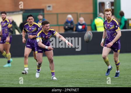 Curtis Davies, de Newcastle Thunder, passe le vendredi 7th avril 2023 au championnat BETFRED entre Newcastle Thunder et Sheffield Eagles à Kingston Park, Newcastle. (Photo : Chris Lishman | MI News) Credit : MI News & Sport /Alay Live News Banque D'Images