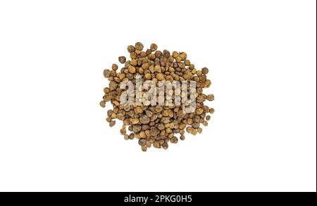 Les graines d'épinards s'isolent sur fond blanc. Mise au point sélective. Nature. Banque D'Images