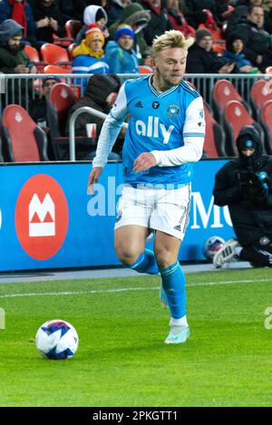 Toronto, ON, Canada - 1 avril: Kamil Jozwiak #7 milieu de terrain du FC Charlotte court pour le ballon pendant le match de la saison régulière 2023 de la MLS entre Tor Banque D'Images