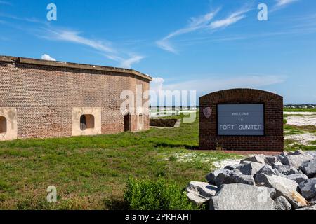 Le panneau de bienvenue au fort Sumter National Monument à Charleston Harbor, Caroline du Sud, États-Unis. Banque D'Images